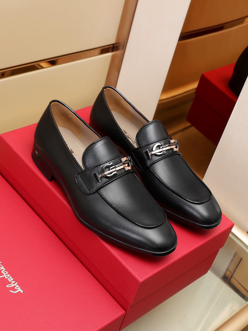 K5 Ferragamo 菲拉格慕  最新高端顶端品牌奢侈～代购,顶级～质量.新時尚商务男鞋鞋面選用原版开边珠牛皮牛皮内里,精细做工.原版个性时尚柔软组合耐磨防滑大底,上脚轻巧舒适,实物拍摄實物更好看,码数：38/44码