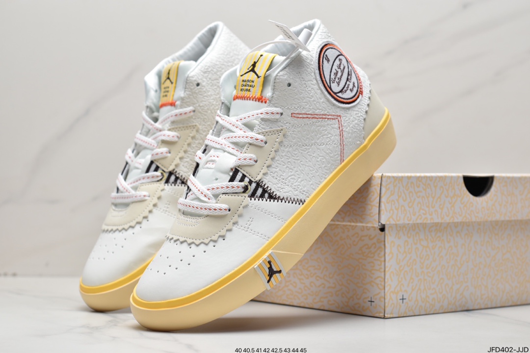 乔丹Air Jordan 1 Series Mid AJ联名复古休闲板鞋 DO5247-122 乔丹Air Jordan 1 Series Mid AJ联名复古休闲板鞋 DO5247-122
