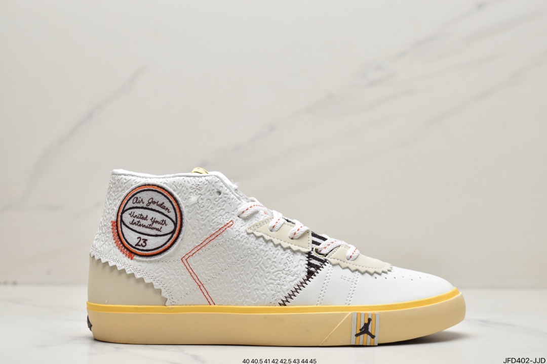 乔丹Air Jordan 1 Series Mid AJ联名复古休闲板鞋 DO5247-122 乔丹Air Jordan 1 Series Mid AJ联名复古休闲板鞋 DO5247-122