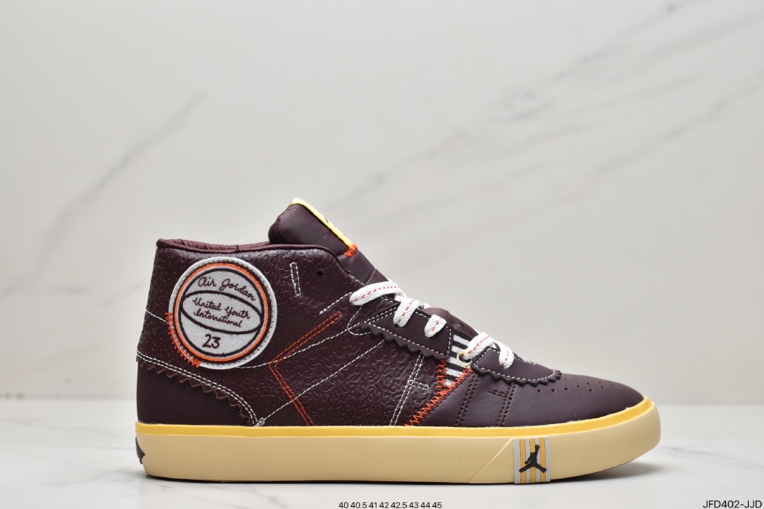 乔丹Air Jordan 1 Series Mid AJ联名复古休闲板鞋 DO5247-122 乔丹Air Jordan 1 Series Mid AJ联名复古休闲板鞋 DO5247-122