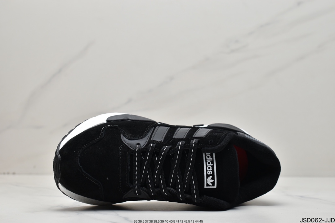 The design of TRESCRUN is inspired by adidas professional sports shoes G26550