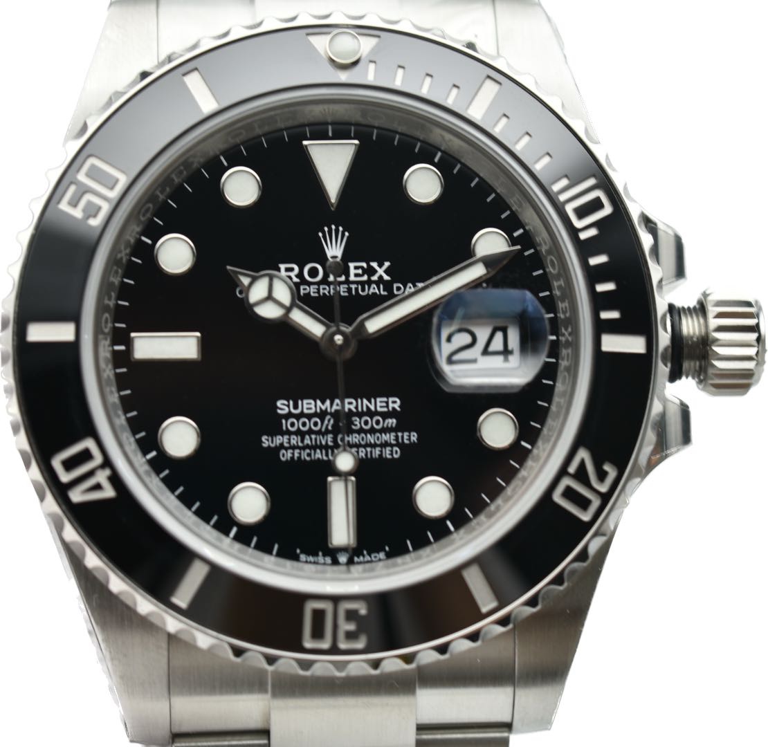 NO:552496,Factory C [Higher Version] The latest model of ROLEX / Green Submariner. The real size of 41mm is the same as the original, the 4-corner lugs are smaller, and the strap buckle is wider!  A crown logo is added in the middle of the word 'SWISS MADE' at 6 o'clock on the dial, and the ceramic ring is made of platinum scales that are not easy to fade!  The perfect version of the C-ring Green Water Ghost is worth owning, and the shop owner highly recommends it!  The quantity of this batch is limited. It is assembled with a high-version substitute grade C ring on the market. The entire ceramic ring is completely reborn and fired according to a new formula and temperature. There is no difference between the color and the original to the naked eye. It completely crushes the ordinary version on the market. It clones the original Cal. integrated movement.  1. The entire series is equipped with authentic-grade Clean factory green ceramic rings. A comprehensive analysis of the composition of the original Cerachrom ceramic outer ring, using silicon dioxide to wrap nano-alloy coloring and agent ceramic coloring technology, finally determined the firing temperature at around degrees Celsius through experiments at different temperatures. The factory’s years of experience in manufacturing, combined with the hard work of many engineers, finally presented everyone with a palace-level green ring. It is difficult for professionals to distinguish the authenticity with the naked eye, completely crushing all current versions on the market.   The ring mouth is more than 95% the same as the original one, so it can be said that there is no difference. When comparing two original Green Ghosts together, there is a color difference. In addition, the ring mouth scale does not turn black. The scale on the ring mouth uses physical vapor deposition technology. Platinum powder is coated on the font at high temperature to make the color of the font durable. It will not fade or turn black when exposed to water or oil!  2. The 4 beads inside the rotating tooth ring are changed to the same round beads as the original ones, and the ring mouth makes a crisp sound. 3. The imported sapphire glass is highly transparent and wear-resistant. The most important thing is that the height of the glass is the same as the original one and is several C higher than the ceramic ring. To the naked eye, it seems to be in a horizontal line with the ceramic ring!  4. There is a gap between the watch mirror and the ceramic ring, which is exactly the same as the original one!  The luminous stones on the round nails of the 5 literal scales are full but not overflowing. They show ice blue luminous light in a dark environment. The edges of the scales are polished and smooth as the original ones. Unlike ordinary products in the market, the scales at 6, 9, and 12 o'clock are not polished and have edges and corners that look fake!  The literal font printing correction is consistent with the original!  6. The hands are the same as the original solid central axis, no longer a fake hollow axis!  7The case size and thickness are consistent with the original!  Limited quantity, focus on Swiss mechanical movement watches, actual pictures taken,,,stuart weitzman,rolex19860909C厂【高版本】最新款 ROLEX 劳力士/ 绿水鬼 真正41mm尺寸与原装一致,4角表耳变小,表带表扣加宽！面盘6点位的SWISS MADE字样中间增加皇冠标志,陶瓷圈口釆用铂金刻度不易掉色！完美版C圈绿水鬼值得拥有,店主强烈推荐款式！此批货数量有限,装配市面高版本代用级C圈,整个陶瓷圈脱胎换骨,按照全新的配方和温度烧制,肉眼下成色和原装毫无差异,彻底碾压市面普通版本.克隆原装Cal.一体机芯, 1全系装配乱真级别Clean厂绿陶瓷圈,全面解析原装Cerachrom陶瓷外圈的成分,用二氧化硅包裹纳米合金着色、剂陶瓷着色的技术,通过不同温度的尝试最终确定了在摄氏度左右烧制.工厂多年制劳的经验加之多位工程师的呕心沥血,最终给大家呈现出了殿堂级的绿色圈口,肉眼下专业人士也很难分辨真伪,彻底碾压了市场目前所有版本. 圈口做到与原装百分之95以上,可以说无啥区别,拿两个原装绿鬼放在一起对比也是有色差的,另外圈口刻度不发黑,圈口上的刻度采用物理气相沉积技术,将铂金粉高温涂覆在字体上,使字体颜色耐久,遇水遇油后都不掉色不发黑！ 2转动牙圈里面4个珠子改为原装一样的圆珠子,转动圈口发出清脆声音. 3进口蓝宝石玻璃高透耐磨损,最重要的是玻璃高度与原装一样比陶瓷圈高出几个C,肉眼看似乎是与陶瓷圈成水平行线！ 4表镜面与陶瓷圈之间有条缝隙跟原装一模一样毫无差别！ 5字面刻度圆钉的夜光石饱而不溢,在黑暗的环境下程现冰蓝夜光,刻度边缘打磨细腻与原装一样圆滑,不像市场普通货,刻度6,9,12点位没打磨有棱角的一眼假！字面字体印刷修正与原装一致！ 6表针与原装一样为实心中轴,不再是一眼假的空心轴！ 7表壳尺寸厚度与原装一致！数量有限,专注瑞士机械机芯腕表,实物图拍摄,,,stuart weitzman,rolex,Watch