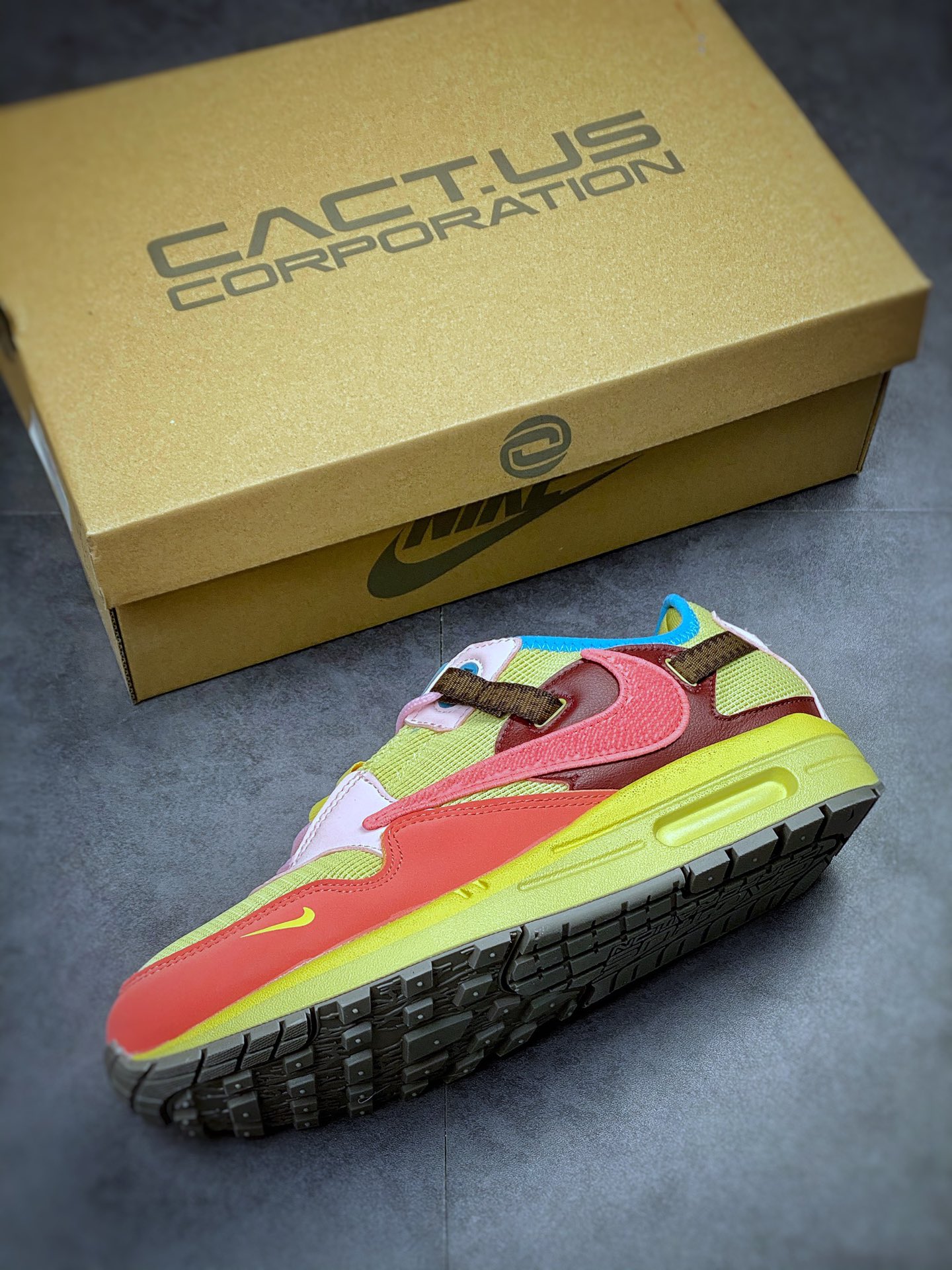 230 Travis Scoot x Nike Air Max 1 联名 复古休闲跑步鞋 DO9392-300