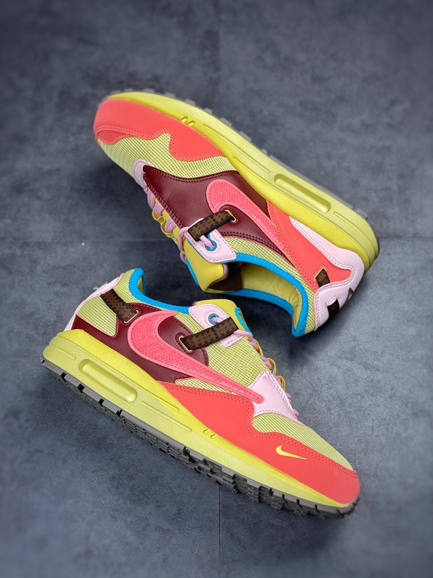 230 Travis Scoot x Nike Air Max 1 联名 复古休闲跑步鞋 DO9392-300