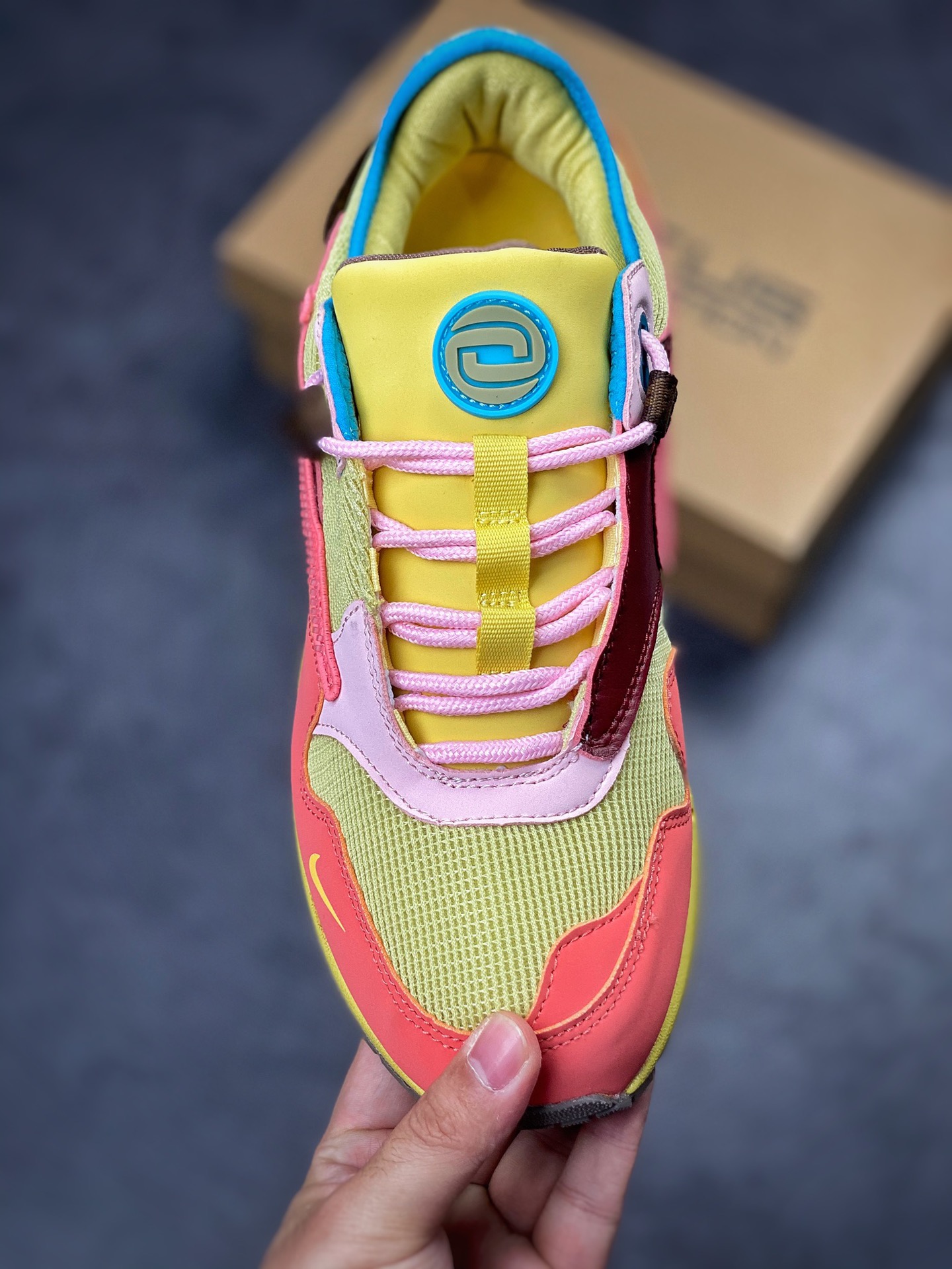 230 Travis Scoot x Nike Air Max 1 联名 复古休闲跑步鞋 DO9392-300