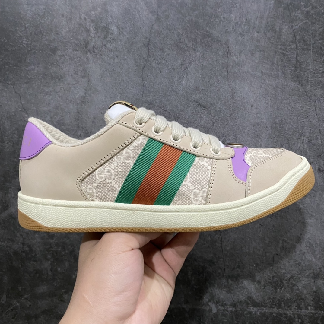 顶级代购版 Gucci做旧小脏鞋 ZP开发 原版开模 金属双G水晶圆柱形标 Gucci原版纹织带 真正水洗布标 鞋面擦色牛皮拼接经典双G布面料,皮面切口全油边封口工艺,原版毛巾布里细腻柔软更舒适透气,垫脚乳胶注塑一体,私模钢印,双色原版TPU大底(下层宽,上层窄) 配进口原版四边封干燥剂、原版18股鞋带,绿色盒子,与专柜配套包装一致 尺码:女34-40 男38-45-选品中心