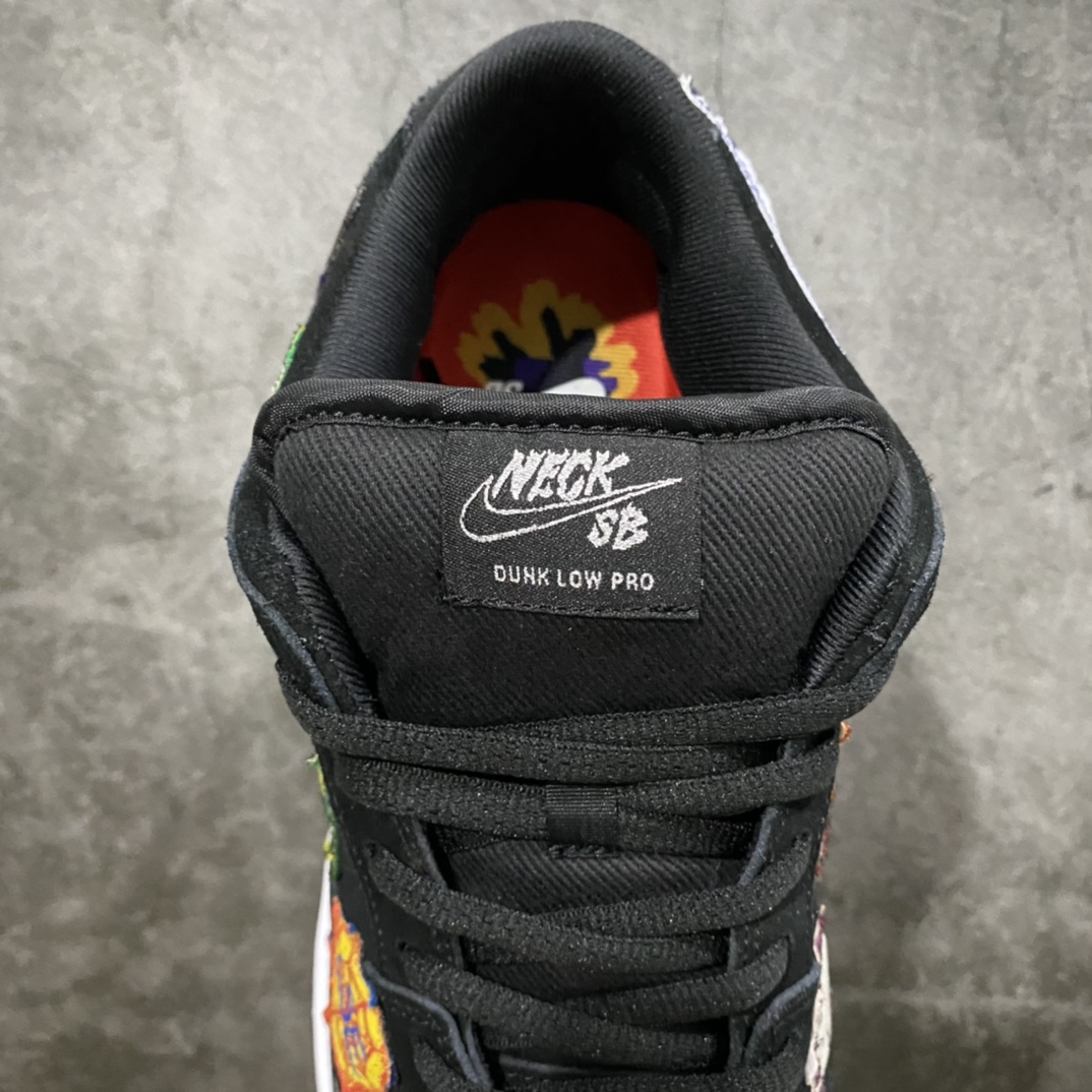 图片[9]-Top版本Neckface x NK SB Dunk Low 万圣节 联名款低帮运动休闲板鞋 DQ4488-001 该款黑色底座上覆盖着头骨、恶魔、 蝙蝠、墓碑、蛇和其他令人毛骨悚然的图案 其他细节包括闪电图案和左中底后部的\”SHOCKERS”字样 尺码：36 36.5 37.5 38 38.5 39 40 40.5 41 42 42.5 43 44 44.5 45 46 47.5-选品中心