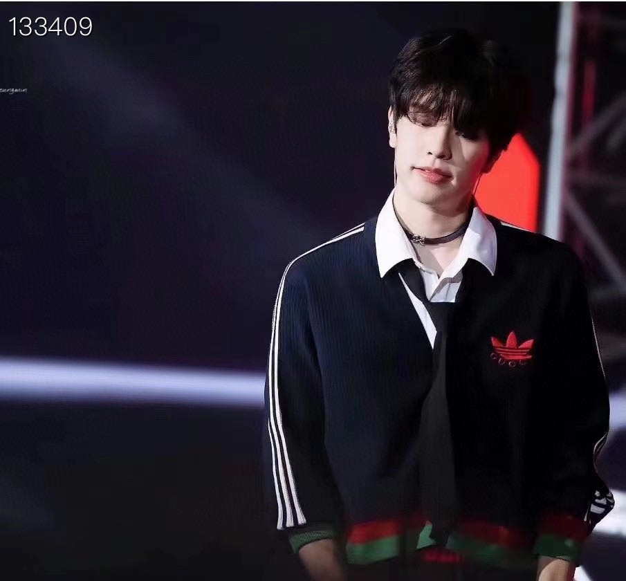 GucciAdidas22Fw co-branded clover webbing cardigan upper body effect