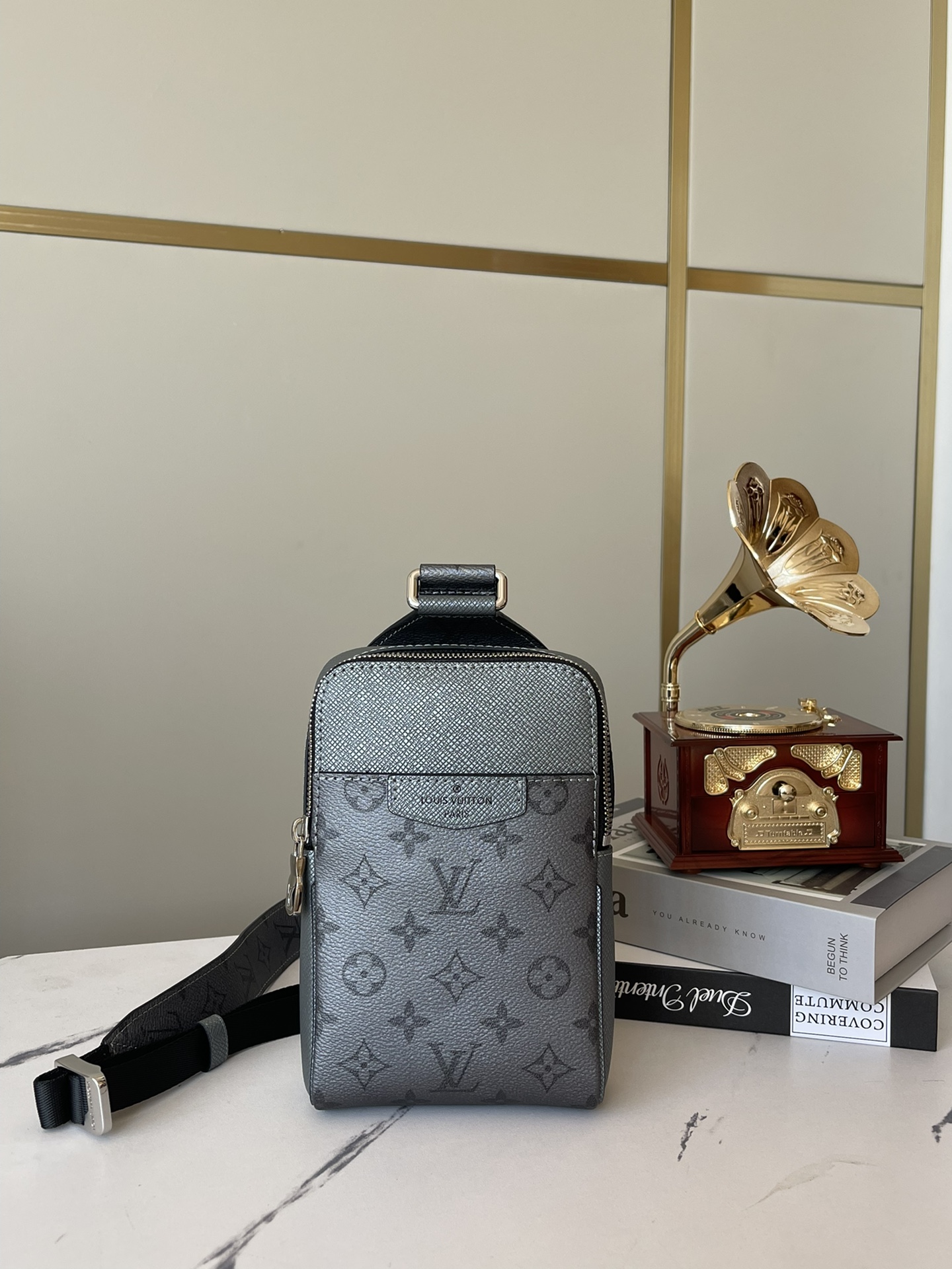 M30833 bolso de pecho gris plateado serie de bolsos de hombro