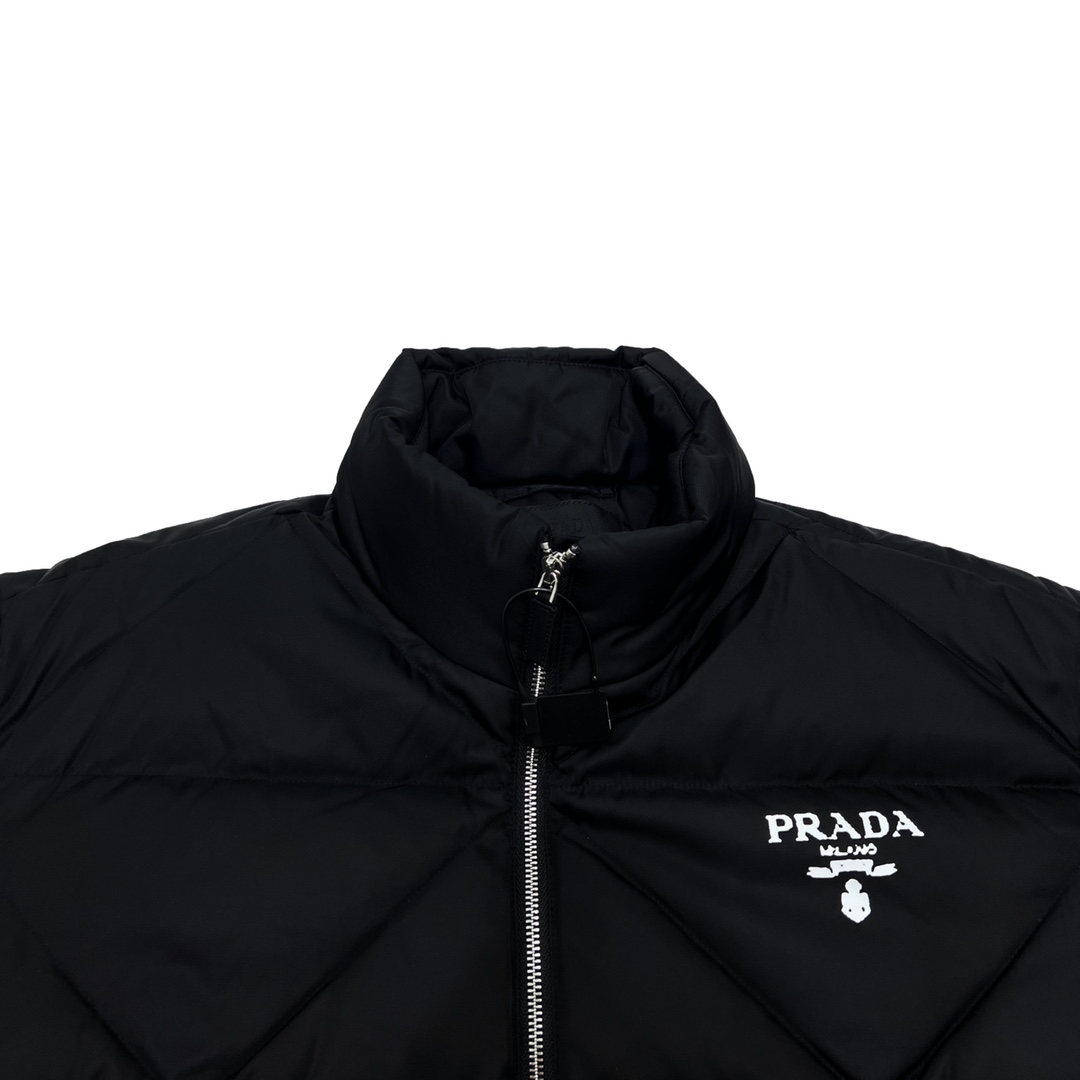 680 Prada普拉达 21Fw 菱格印花logo羽绒服