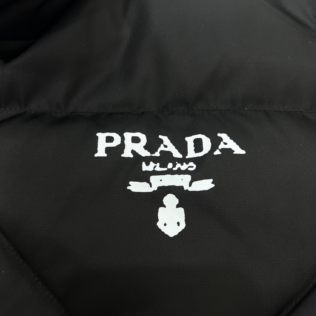 680 Prada普拉达 21Fw 菱格印花logo羽绒服