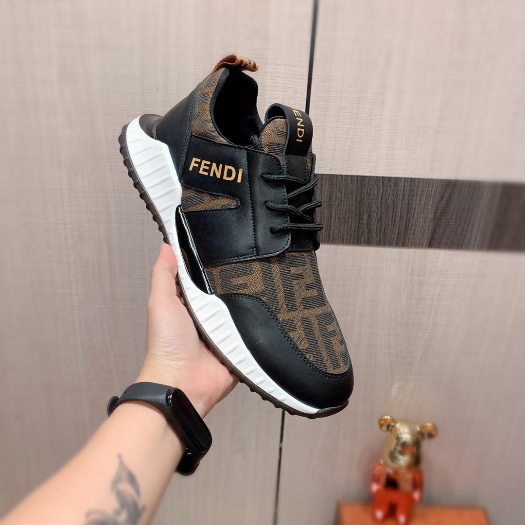 I5 Fendi 芬迪  最新爆款休闲鞋,顶端品牌奢侈～代购,顶级～质量.专柜同卖产品鞋面選用进口透气牛皮搭配材质透气羊皮内里精细做工.原版个性时尚柔软橡膠耐磨防滑大底,上脚轻巧舒适,实物拍摄實物更好看,011广州码: 38-44.2色入选