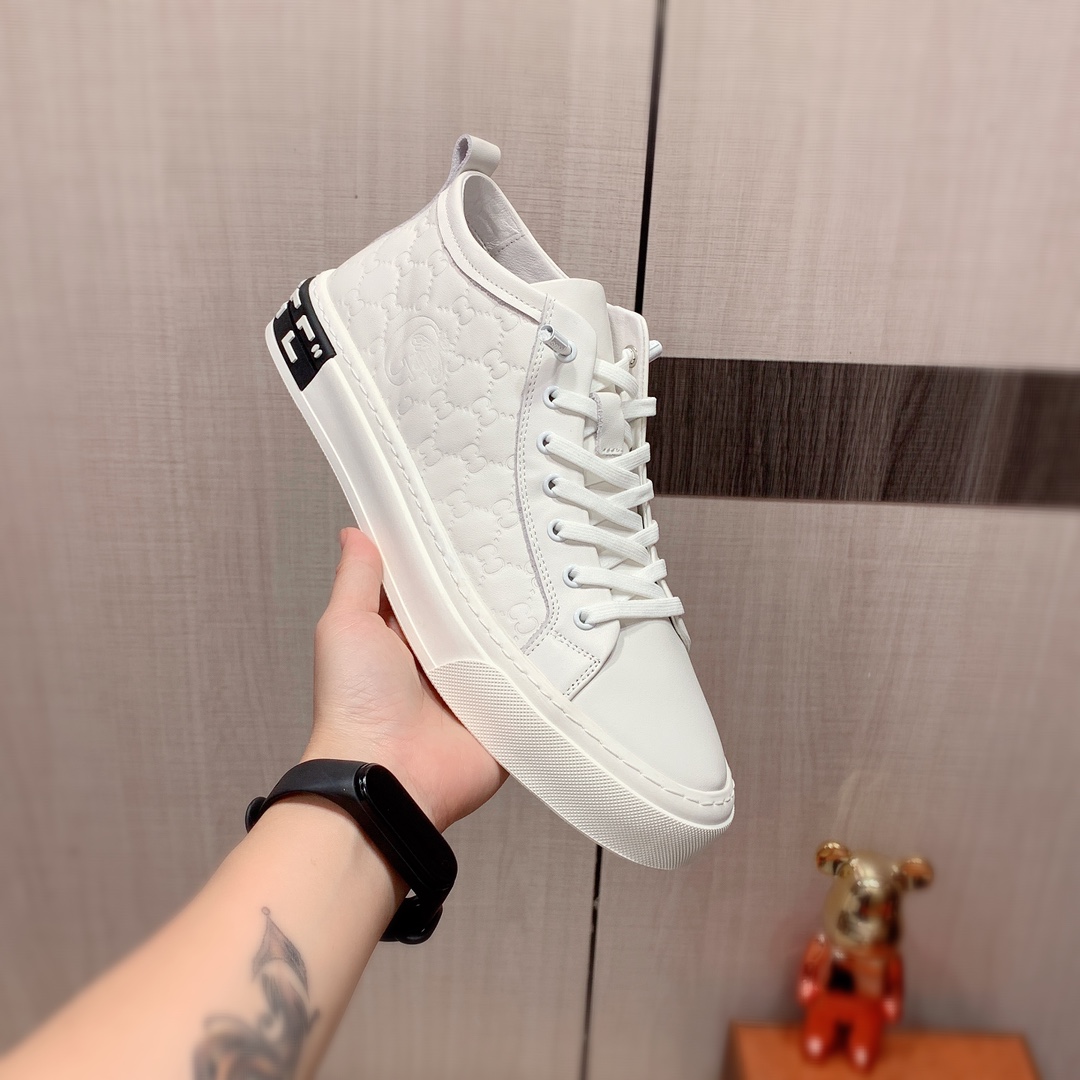 J0  Gucci  古奇   最新爆款休闲鞋，顶端品牌奢侈～代购，顶级～质量。专柜同卖产品鞋面選用进口透气牛皮搭配材质透气猪皮内里精细做工。原版个性时尚柔软橡膠耐磨防滑大底，上脚轻巧舒适，实物拍摄實物更好看，006码: 38-44。”},”shop_name”:”A潮流鞋厂