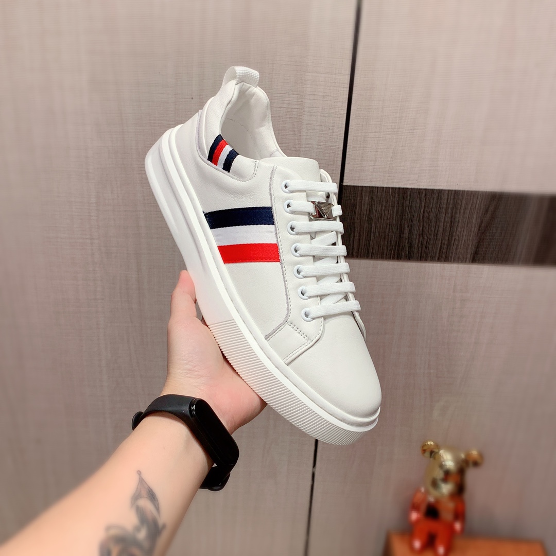 J0  Gucci  古奇   最新爆款休闲鞋，顶端品牌奢侈～代购，顶级～质量。专柜同卖产品鞋面選用进口透气牛皮搭配材质透气猪皮内里精细做工。原版个性时尚柔软橡膠耐磨防滑大底，上脚轻巧舒适，实物拍摄實物更好看，006码: 38-44。