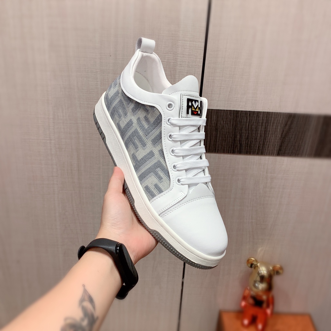 I5 Fendi 芬迪  最新爆款休闲鞋,顶端品牌奢侈～代购,顶级～质量.专柜同卖产品鞋面選用进口透气牛皮搭配布面料材质透气羊皮内里精细做工.原版个性时尚柔软橡膠耐磨防滑大底,上脚轻巧舒适,实物拍摄實物更好看,010广州码: 38-44.2色入选