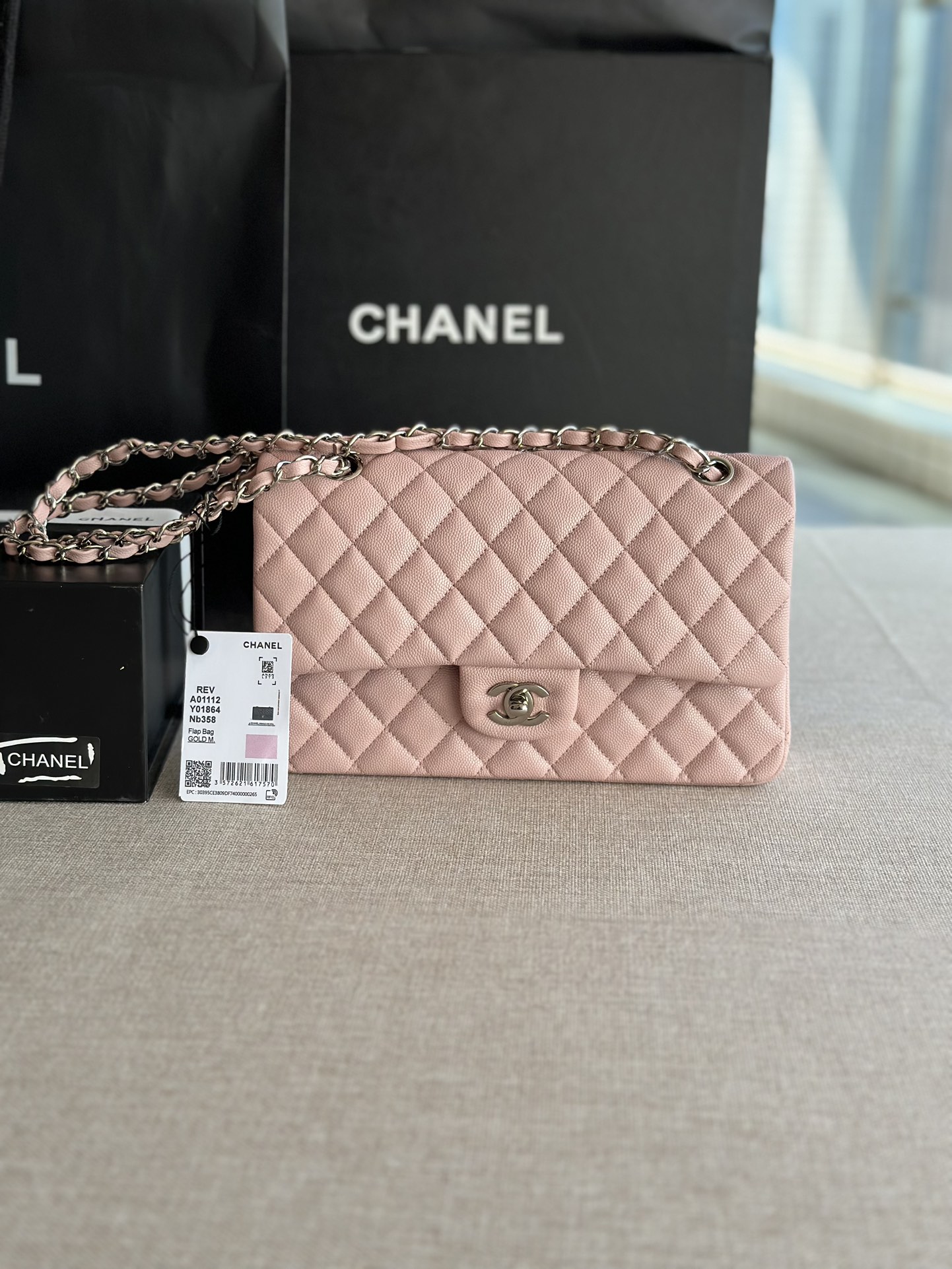 NO:198149,1112 high-end custom products Chane1 Classic Flap Bag A01112 interprets Chane1's classic, elegant, simple and exquisite!  Counter synchronous update Latest version ZP perfect version replica Medium Size: 25cm, Chanel, christian louboutin, chanel, chanel19860909批1112高端定制品 Chane1 Classic Flap Bag A01112演绎了Chane1的经典,高雅、简约、精美！专柜同步更新 最新版本 ZP完美版型复刻 Medium Size: 25cm,香奈儿,christian louboutin,chanel,chanel,Bag