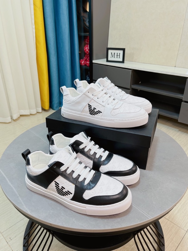 I5 Armani Armani 阿玛尼 高端系列休闲男鞋,以经典的设计成为永不落幕的时尚宠儿,经典的休闲造型.采用进口牛皮拼接橡胶大底,耐磨,轻便尺码38～44.