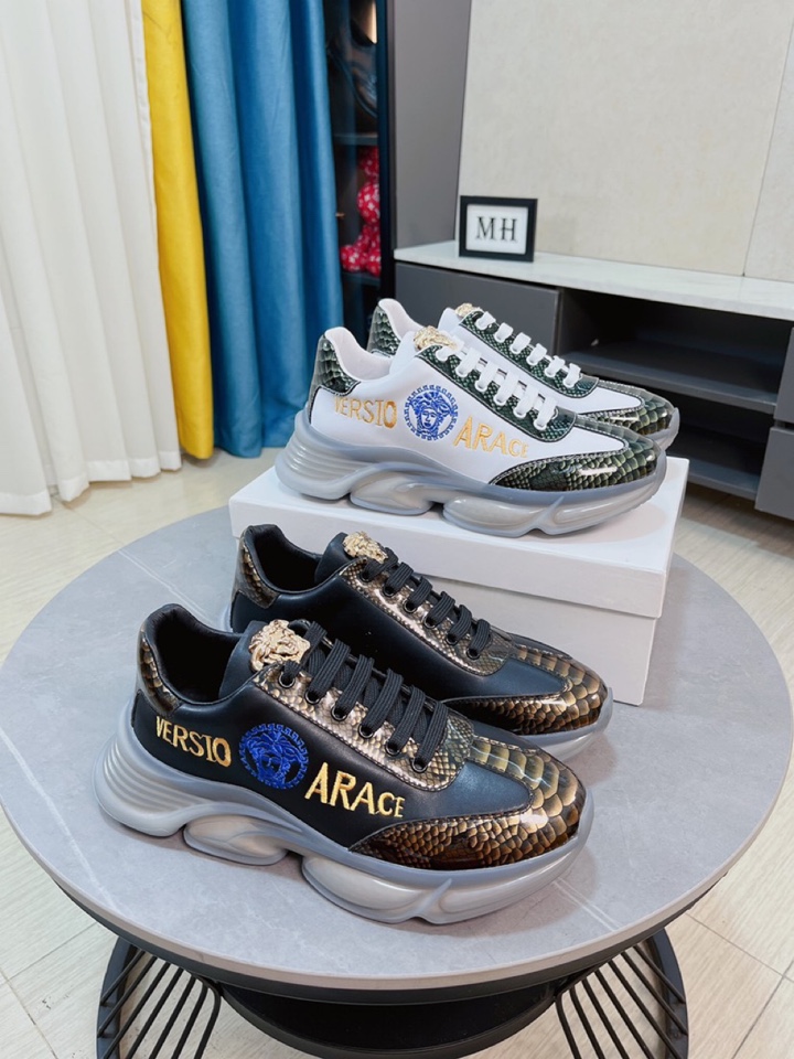 I5 VERSACE 范思哲   巴黎时装走秀款专柜同步上市滴胶细飞织加海绵内里采用网布棉内里 Versace 范思哲 官方大底,绝对的奢华打造,引领时尚新概念.配码：38-44