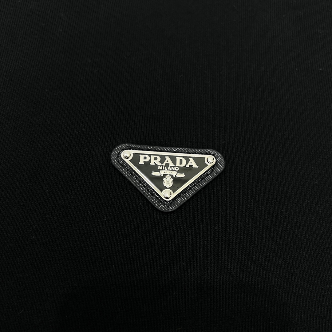 240 Prada 普拉达 22FW三角徽标圆领卫衣