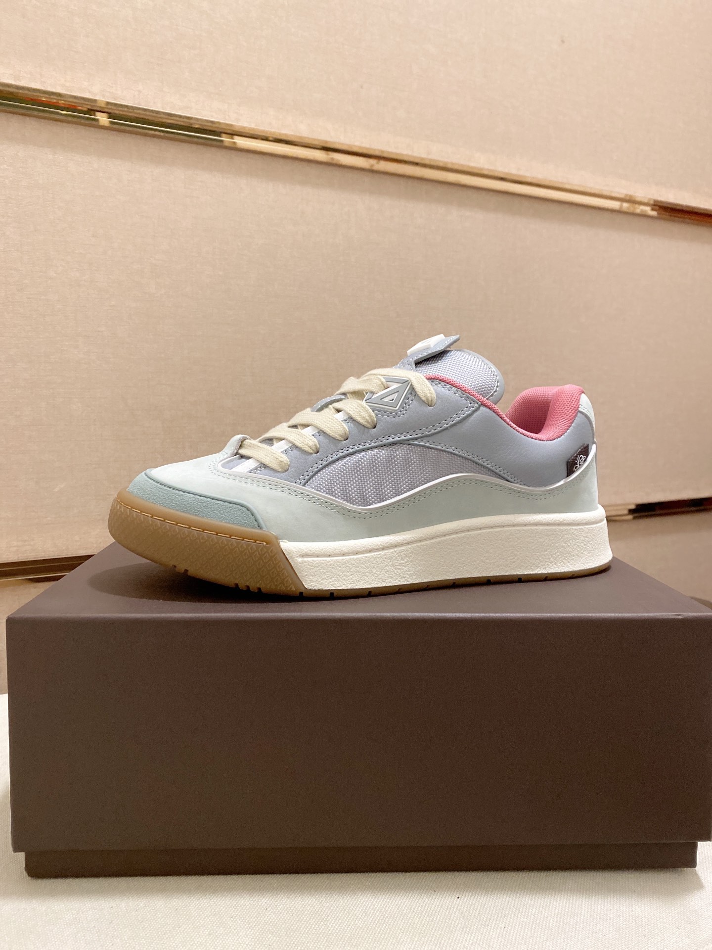 K5 Top顶级版本Dior 迪奥   联名款 情侣款运动鞋 明星同款厚底系带情侣款休闲跑鞋 CD立体字母logo夜光拼色老爹鞋 市面顶级高端版本 切面全油边面料:进口全粒面小牛皮内里:环保涤纶混纺透气内里大底:原版开模TPU大底 Size:35-45