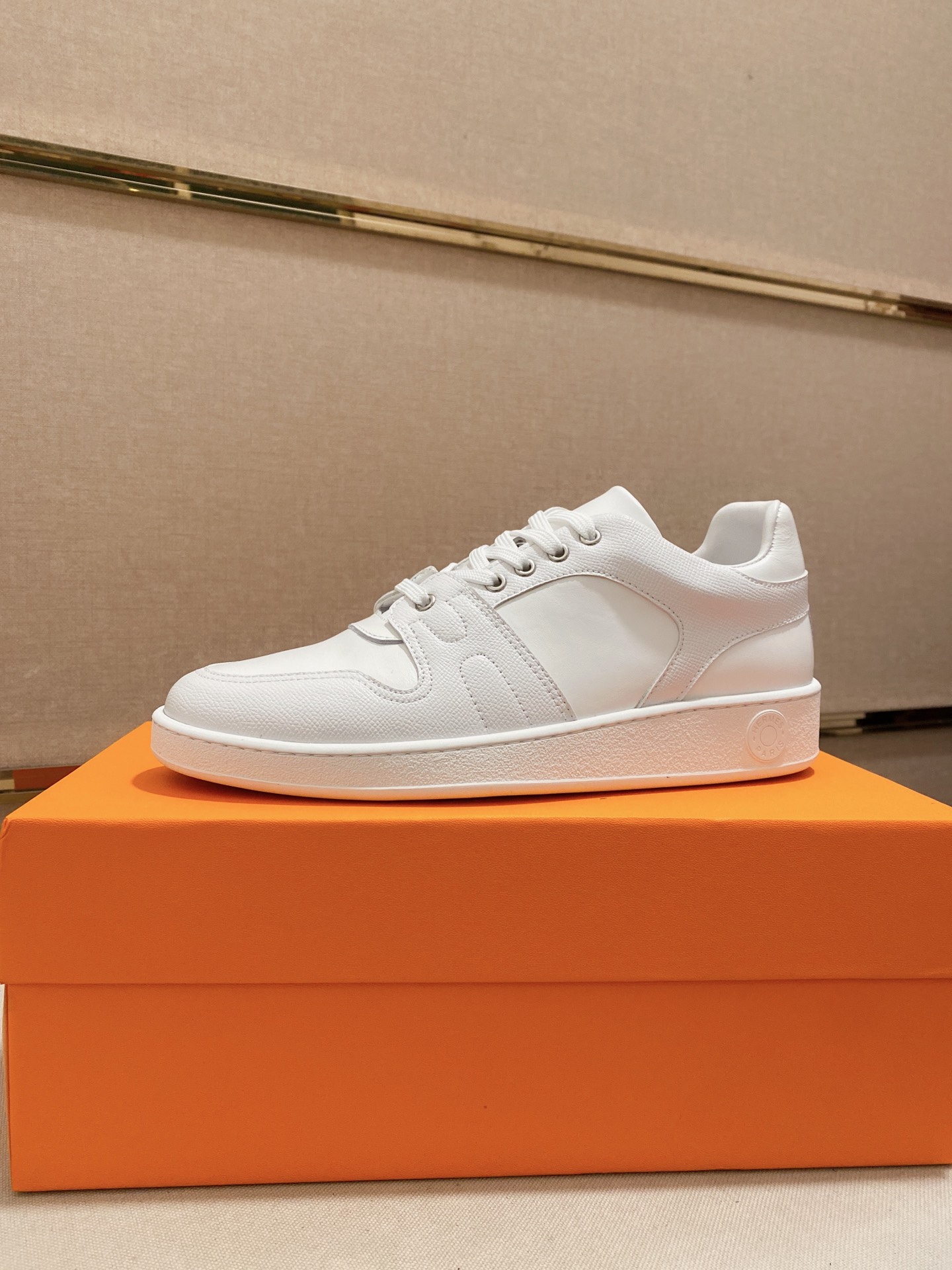 I5 HERMES经典原单版本爱马仕；顶级代购男士最新专柜同步发售,意大利进口原版丝绸牛皮凸显高端·贵气·档次做工考究意大利进口水染牛皮内里鞋底：原厂特供原版底,独家双层活动·TPR·橡胶·组合成型大底;超级·舒适·耐磨·防滑·环保 实物拍摄实物更漂亮高品质·跟单货可随意进出专柜＊ 码数：38-44可定做45不退换