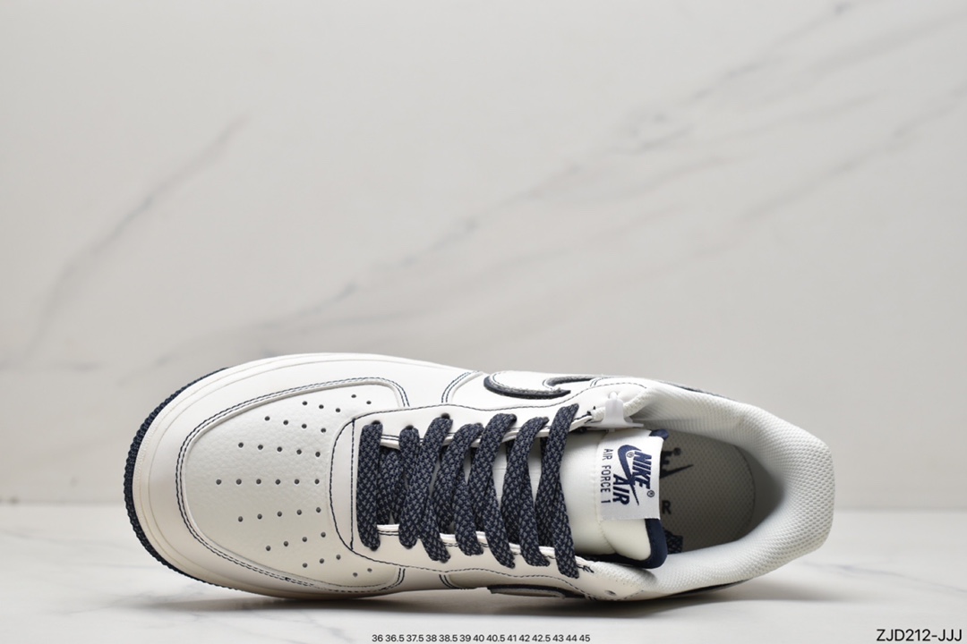 240 Air Force 1 '07 Low UN3699-033