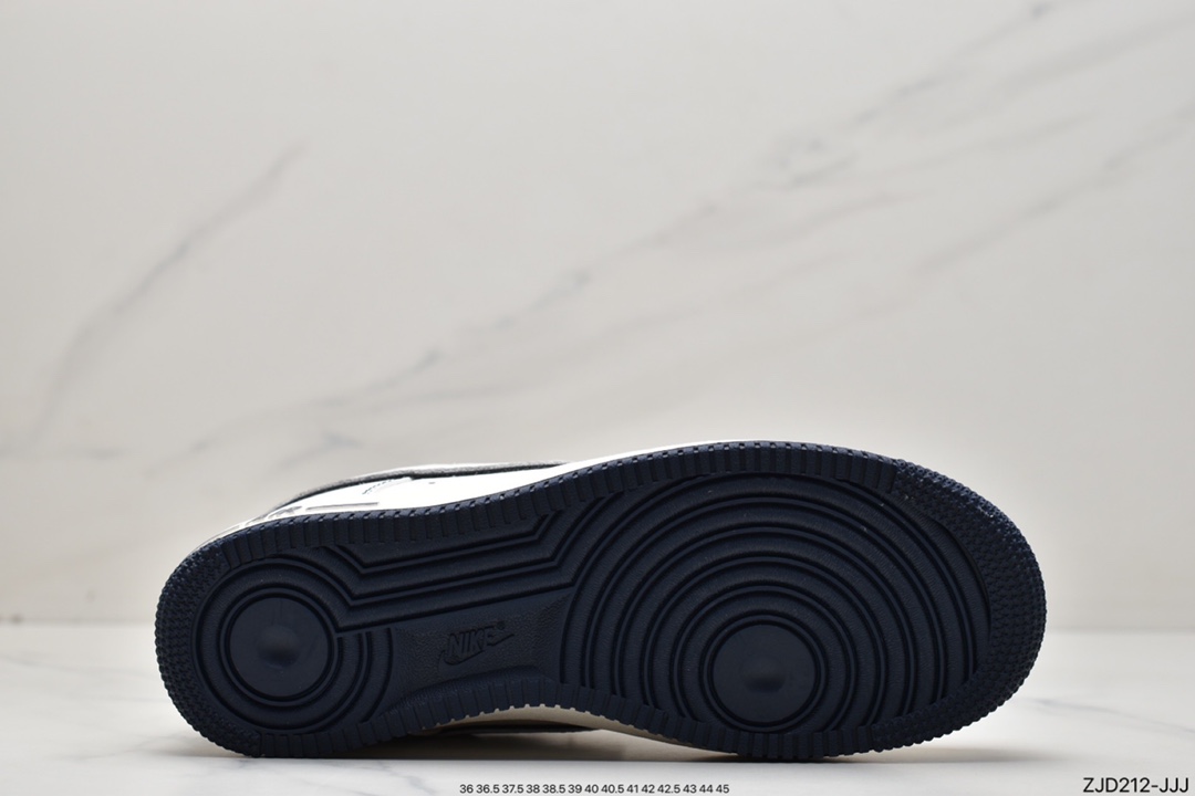 240 Air Force 1 '07 Low UN3699-033