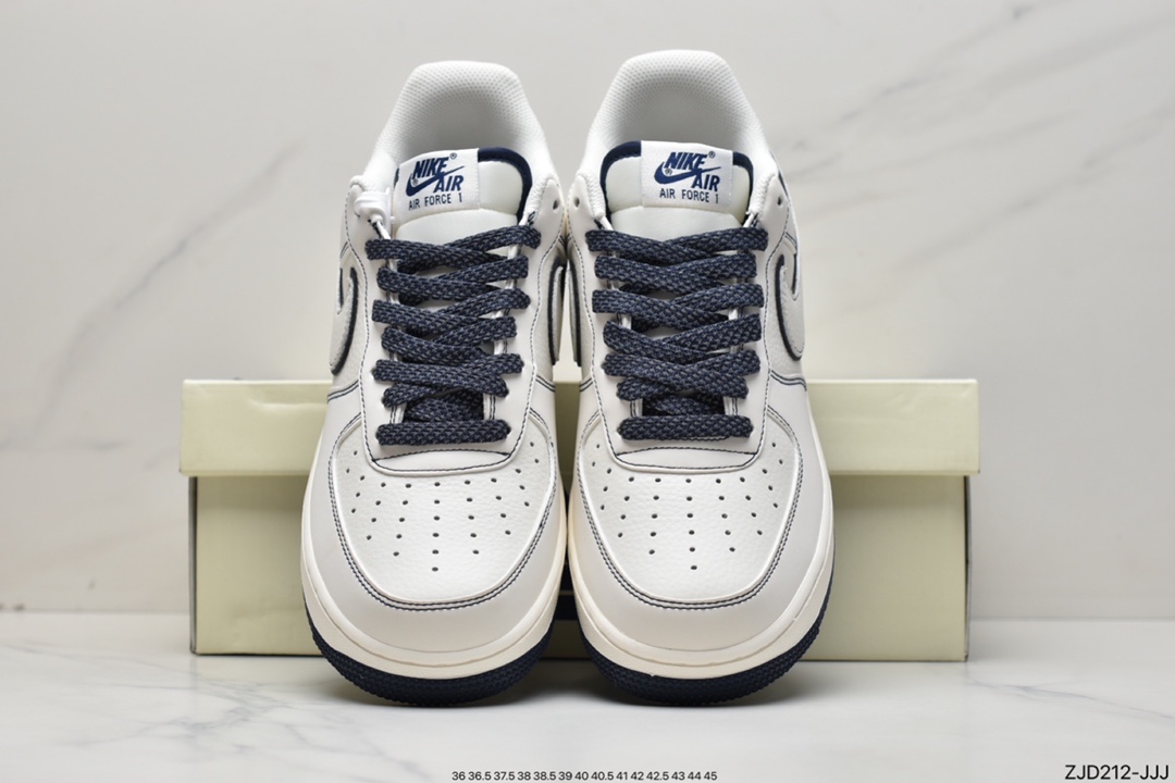 240 Air Force 1 '07 Low UN3699-033