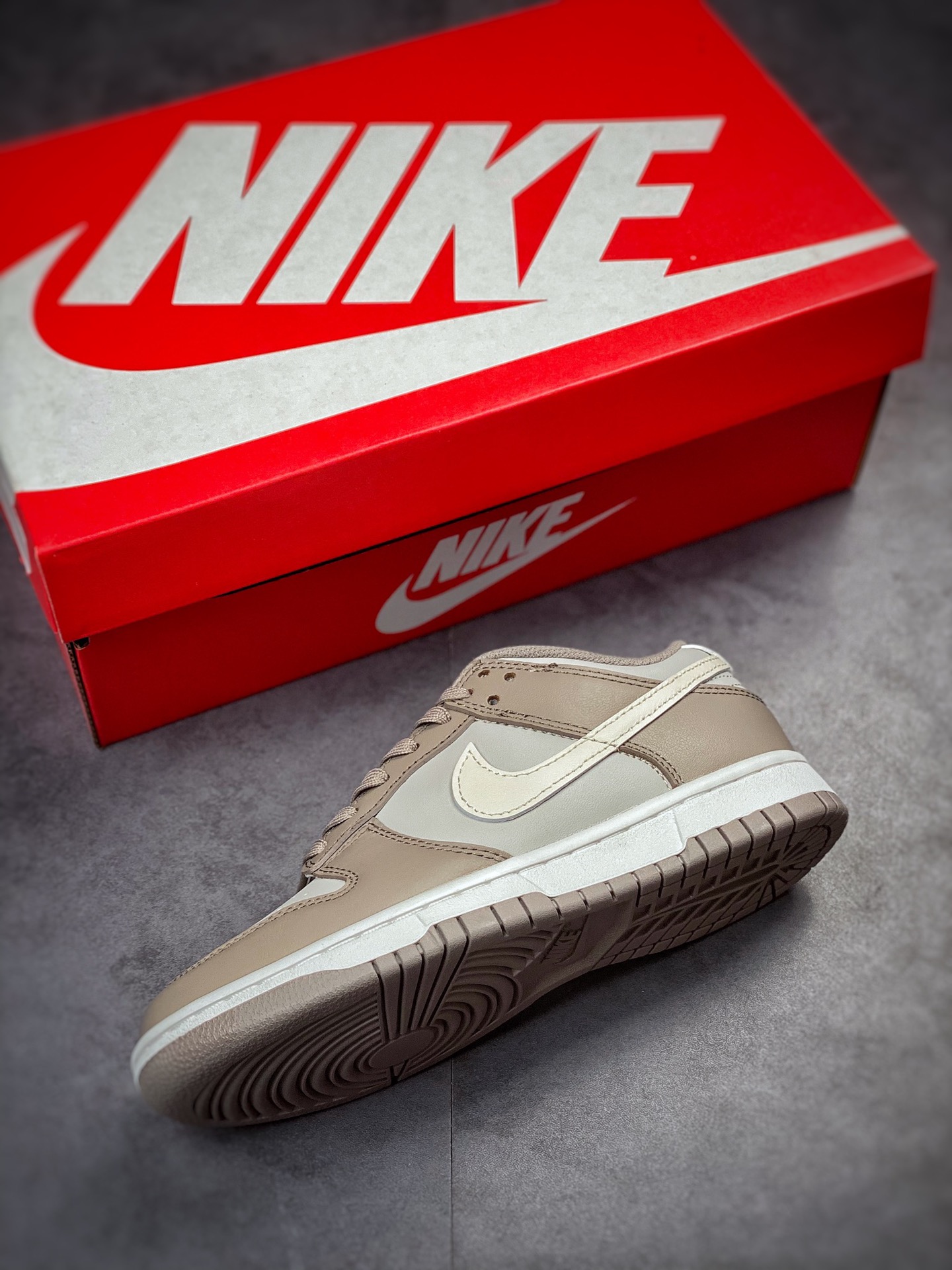 240 Nike SB Dunk Low “Grey”深度灰 FD0792-001