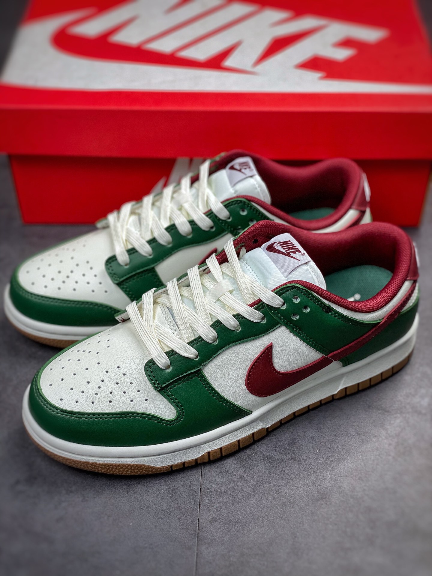 200 NIKE SB Dunk Low 酒红白绿 FB7160-161