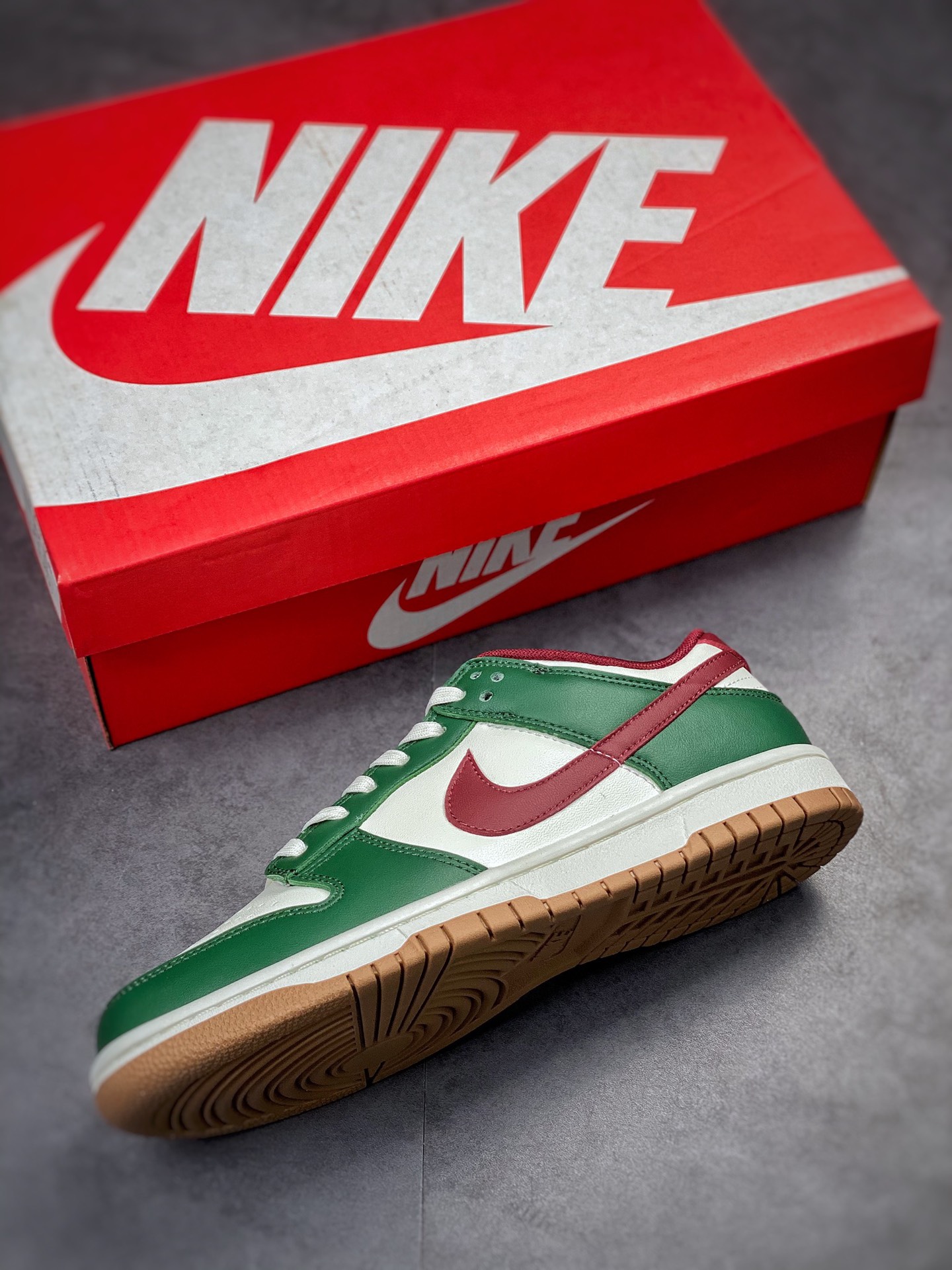200 NIKE SB Dunk Low 酒红白绿 FB7160-161
