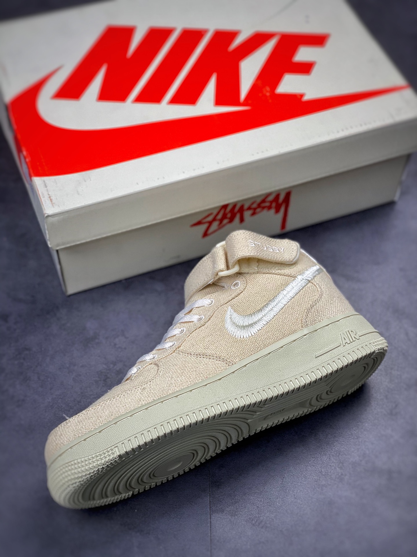 270 Stussy x Air Force 1 Mid ”White Cool” 斯图西联名空军 DJ7841-200
