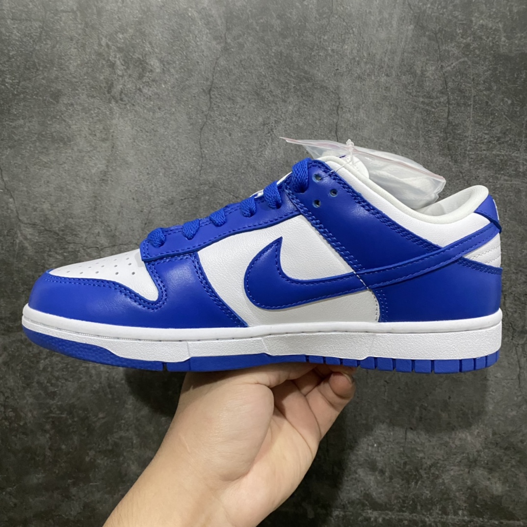 图片[2]-M纯原 NK Dunk Low SP 肯塔基白蓝 CU1726-100 圈内最强没有之一的存在 高价零售首选 独家原厂航空铝磨具打磨大底 鞋头坡度极致还原 原盒原配 圈内天花板工艺 原厂冲刀 超高清洁度 全鞋零毛边皮料切割 全套原楦原模倾力打造完美版型 采用原厂百宏鞋带以及原厂百宏织唛舌标 内标可供原厂几率过验 原厂中底布黄色点胶 原厂中底布拉帮走线遵循公司‼️ 尺码：36 36.5 37.5 38 38.5 39 40 40.5 41 42 42.5 43 44 45 46 47.5-选品中心