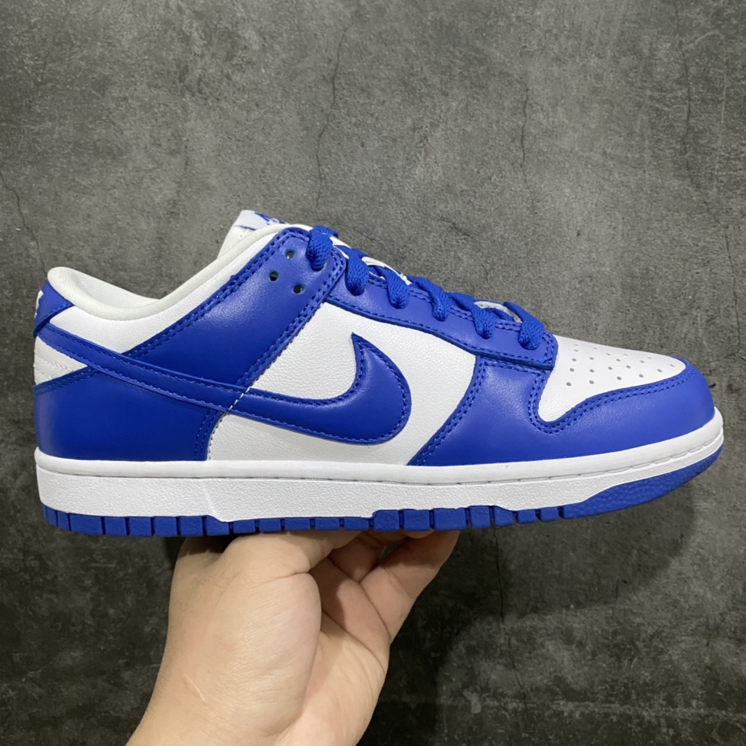 M纯原 NK Dunk Low SP 肯塔基白蓝 CU1726-100 圈内最强没有之一的存在 高价零售首选 独家原厂航空铝磨具打磨大底 鞋头坡度极致还原 原盒原配 圈内天花板工艺 原厂冲刀 超高清洁度 全鞋零毛边皮料切割 全套原楦原模倾力打造完美版型 采用原厂百宏鞋带以及原厂百宏织唛舌标 内标可供原厂几率过验 原厂中底布黄色点胶 原厂中底布拉帮走线遵循公司‼️ 尺码:36 36.5 37.5 38 38.5 39 40 40.5 41 42 42.5 43 44 45 46 47.5-选品中心