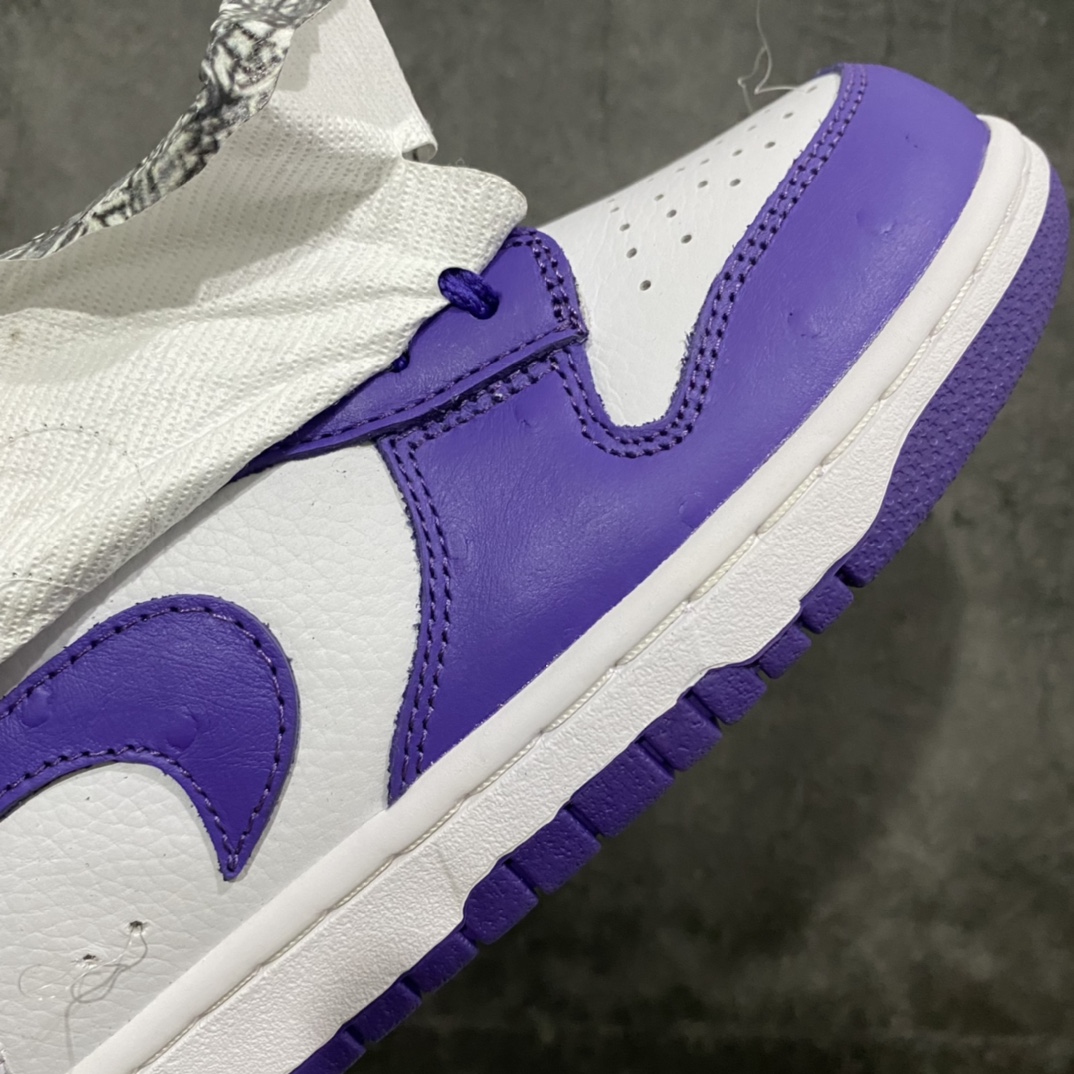 图片[6]-L版纯原Dunk Low\”Flip The Old School\” 白紫反钩撕纸鸳鸯 采用头层鸵鸟皮鞋面组合材质，鞋子主要是白色和紫色。尽管仅使用两种颜色来呈现这双鞋，但组件很多，非常醒目。首先，这种织物是由非常稀有的鸵鸟皮制成，具有无数的突出颗粒。左脚和右脚的颜色也完全相反。更值得注意的是，鞋侧面的NK Swoosh采用了底切设计。鞋子的外侧在购买时也将覆盖有特殊的涂鸦包装，这大大增加了这双鞋的收藏价值。 货号：DJ4636-100 尺码：36 36.5 37.5 38 38.5 39 40 40.5 41 42 42.5 43 44 44.5 45 46.5 47.5-选品中心