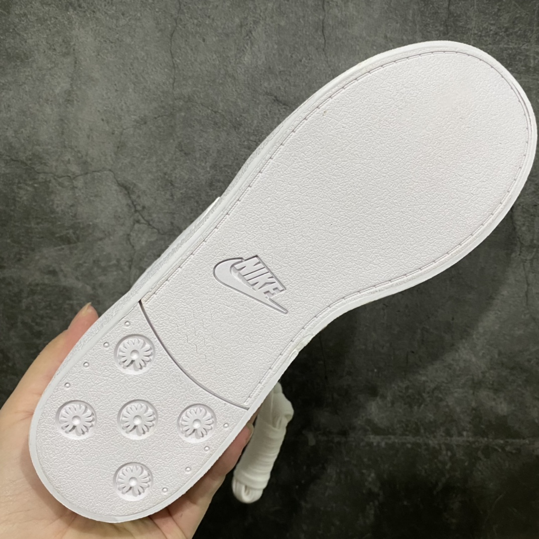 图片[6]-顶级纯原PEACEMINUSONE x NK KWONDO 1 权志龙 3.0 重磅联名DH2482-100 纯原生产线出品 全码补货 巴洛克时尚风格 经典雕花结合球鞋文化 原档案私模 鞋底隐藏开裂纹路细节 同步原厂硫化工艺 区分低端市场冷粘 原厂小羊皮 质感纹路完全一致原版 后跟小雏菊电绣遵循原版数据制作 翻折鞋舌高频LOGO 分区三个码段 鞋舌可拆卸设计 一鞋两穿 尺码：36-46-选品中心