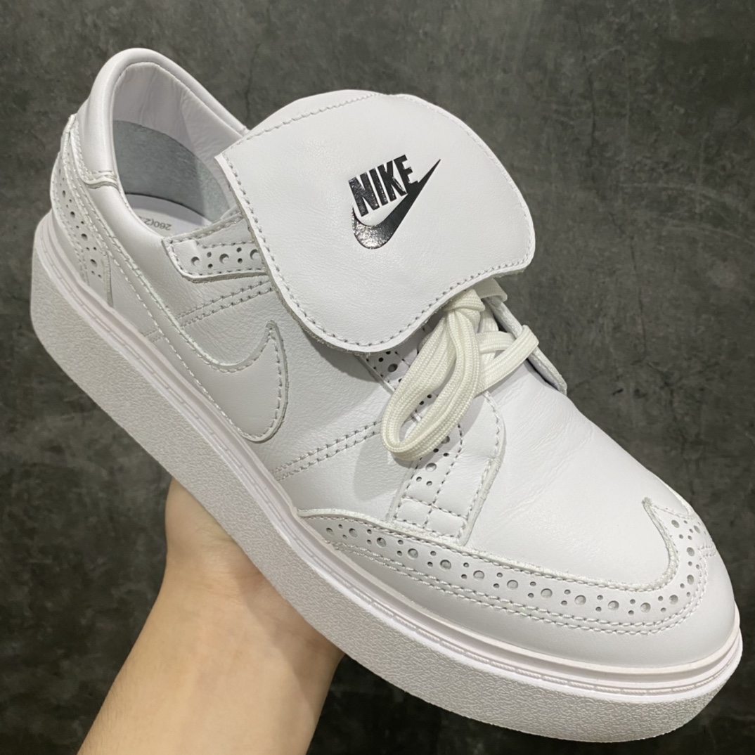 图片[3]-顶级纯原PEACEMINUSONE x NK KWONDO 1 权志龙 3.0 重磅联名DH2482-100 纯原生产线出品 全码补货 巴洛克时尚风格 经典雕花结合球鞋文化 原档案私模 鞋底隐藏开裂纹路细节 同步原厂硫化工艺 区分低端市场冷粘 原厂小羊皮 质感纹路完全一致原版 后跟小雏菊电绣遵循原版数据制作 翻折鞋舌高频LOGO 分区三个码段 鞋舌可拆卸设计 一鞋两穿 尺码：36-46-选品中心