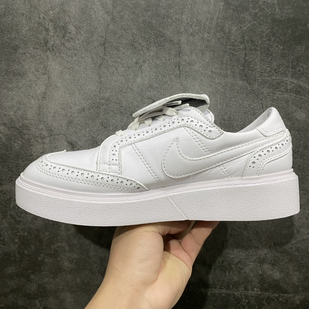 图片[2]-顶级纯原PEACEMINUSONE x NK KWONDO 1 权志龙 3.0 重磅联名DH2482-100 纯原生产线出品 全码补货 巴洛克时尚风格 经典雕花结合球鞋文化 原档案私模 鞋底隐藏开裂纹路细节 同步原厂硫化工艺 区分低端市场冷粘 原厂小羊皮 质感纹路完全一致原版 后跟小雏菊电绣遵循原版数据制作 翻折鞋舌高频LOGO 分区三个码段 鞋舌可拆卸设计 一鞋两穿 尺码：36-46-选品中心