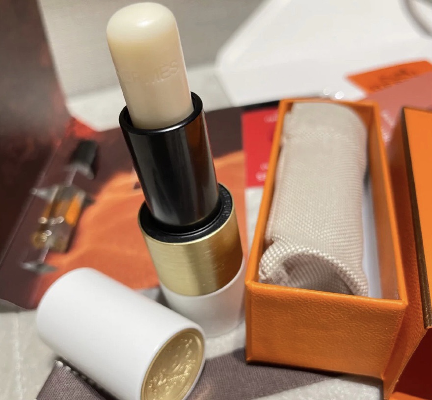 the Hermès Lip Balm features an elegant presentation and a non-sticky - Comprehensive 7