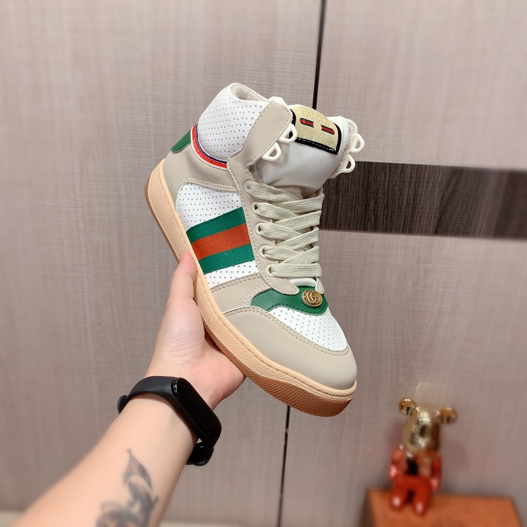 I5 高帮 Gucci  古奇   最新爆款休闲鞋，顶端品牌奢侈～代购，顶级～质量。玉专柜同卖产品鞋面選用进口透气牛皮搭配材质透气毛巾布内里精细做工。原版个性时尚柔软橡膠耐磨防滑大底，上脚轻巧舒适，实物拍摄實物更好看，广州码: 38-44。