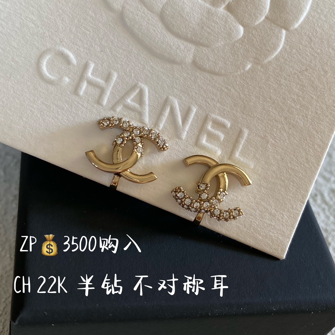 ¡Beneficio para los que no tienen agujeros en las orejas! CH 22k medio pavé doble C clip de oreja comprado en ZP. Los p…