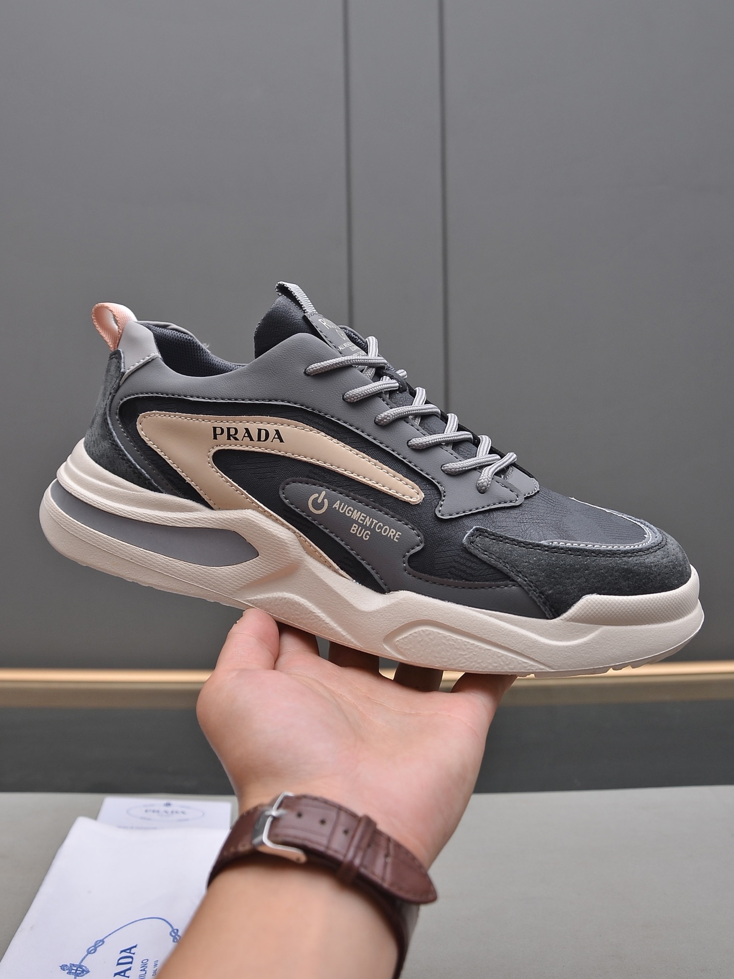 I5  Prada 普拉达 2022精心打造,不断创新的国际品牌 潮鞋款品牌专用皮,透气内里橡胶防滑大底 舒适以质量说话码数：38-44