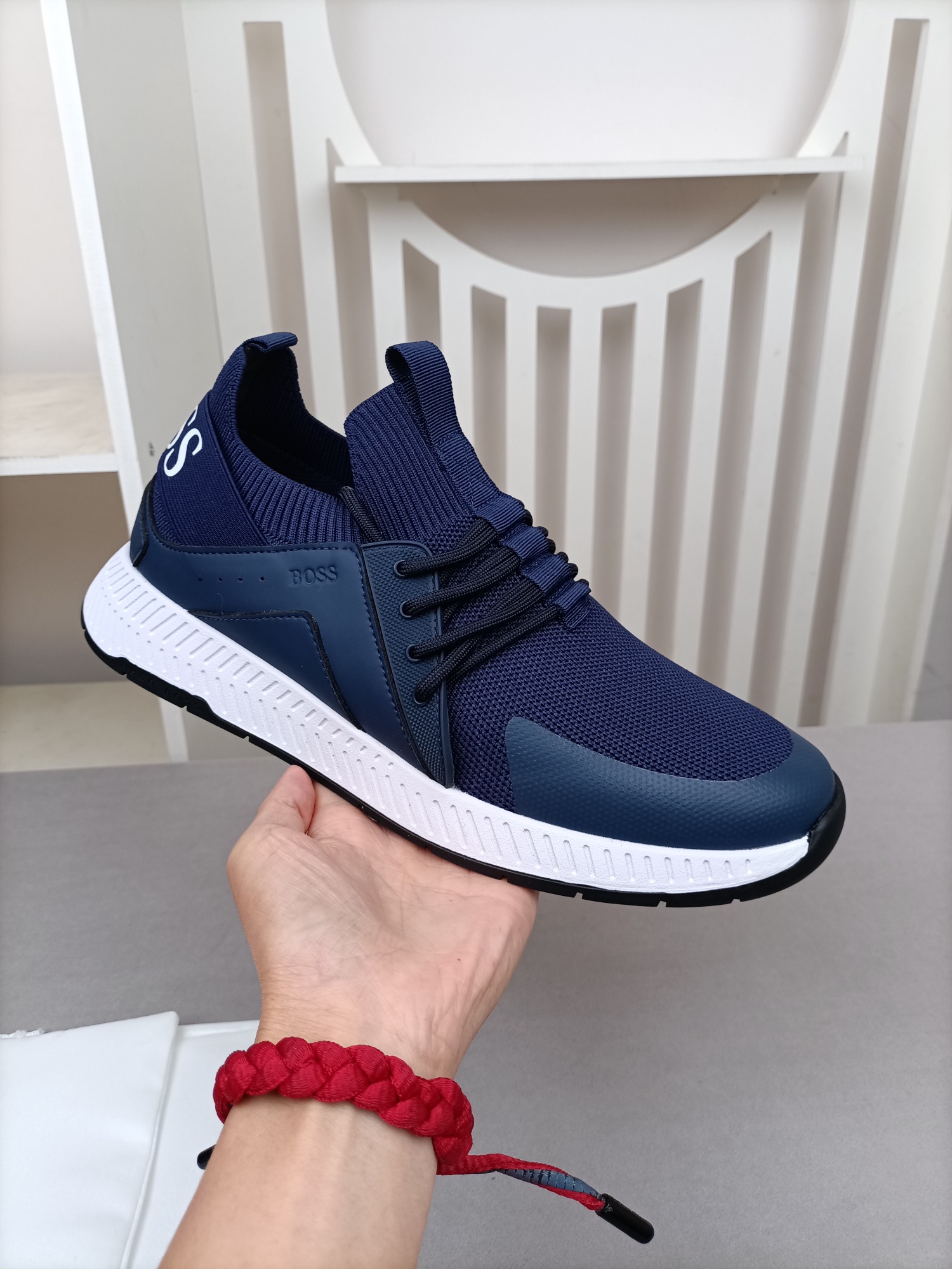 I0 BOSS原版款休闲鞋本款是官方主打经典款,1:1质量,原厂名师制作,采用进口飞织滴胶舒适羊皮内里.完美楦型,大方时尚的设计,吸引了众多消费者的追捧,适合司机驾车行驶,要的就是市场最品质,码数：38–4445定做