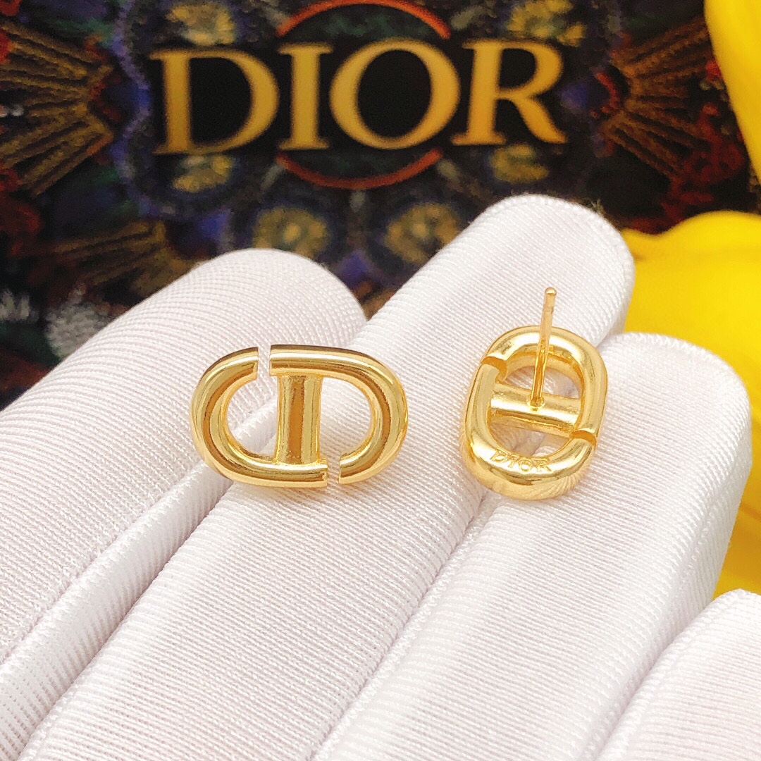 DIOR 新品 猪鼻光面CD珍珠耳钉 品质,专柜开模,专柜同黄铜材质 7