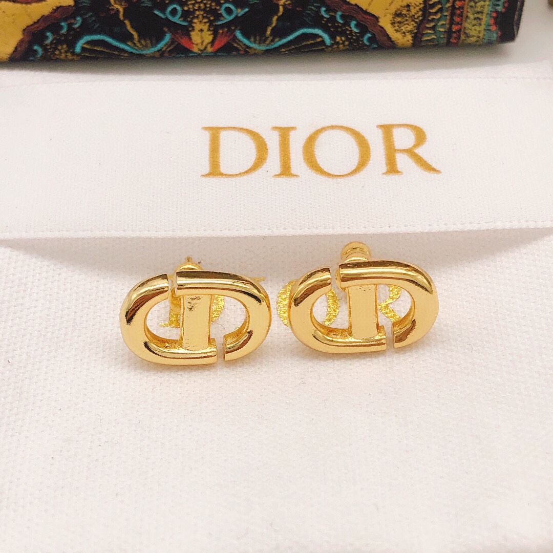 DIOR 新品 猪鼻光面CD珍珠耳钉 品质,专柜开模,专柜同黄铜材质 5