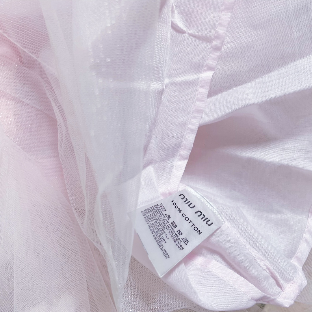 Luxurious and Stylish 2022 Miu Autumn Winter Sweaters: Customized and Crafted! - 图片 9