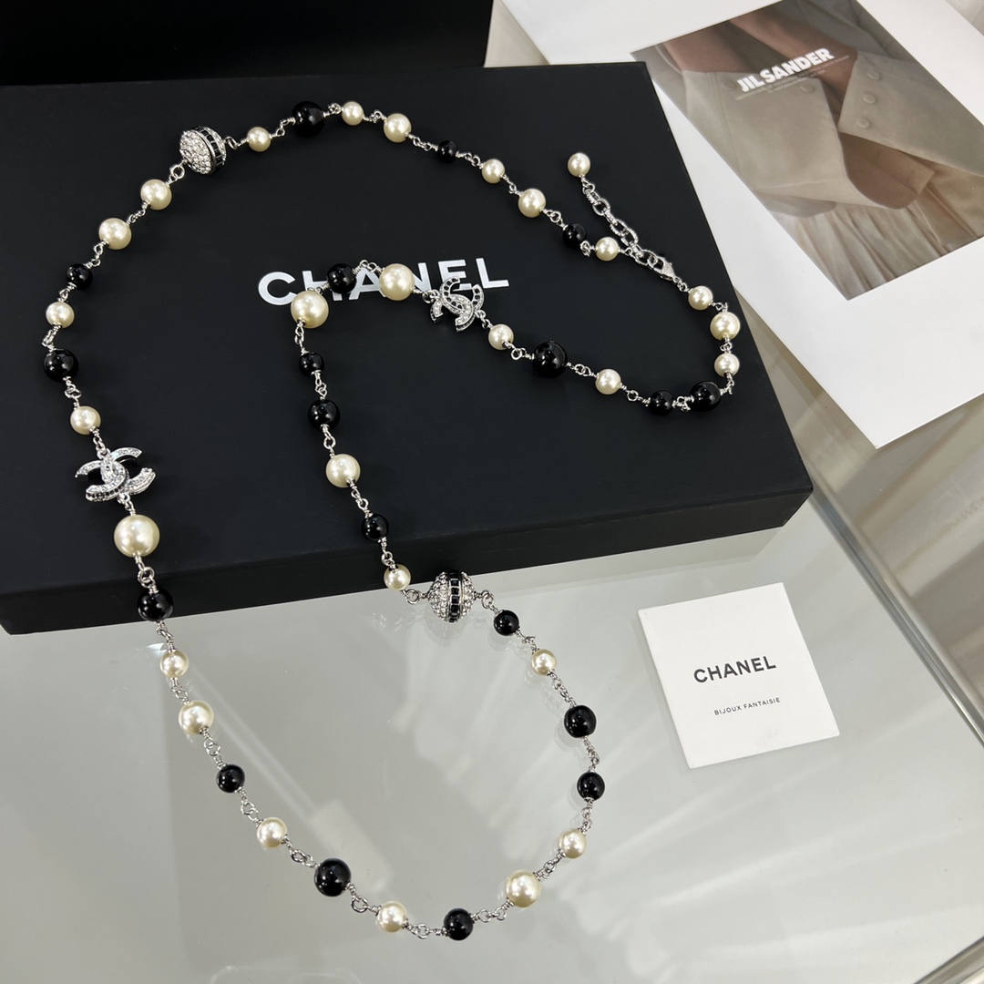 新款☑️CHANEL香奈儿双c土星黑珍珠项链毛衣链