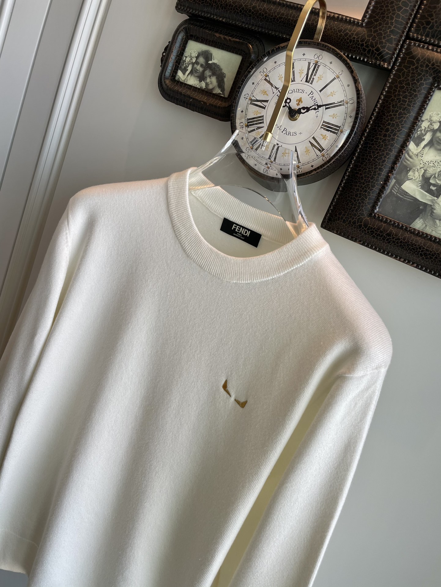 FD 2025AW秋冬新品 专柜同步 时尚别致罗纹圆领单穿打底必备款，采用羊毛混纺针织衫长袖毛衣，简约优