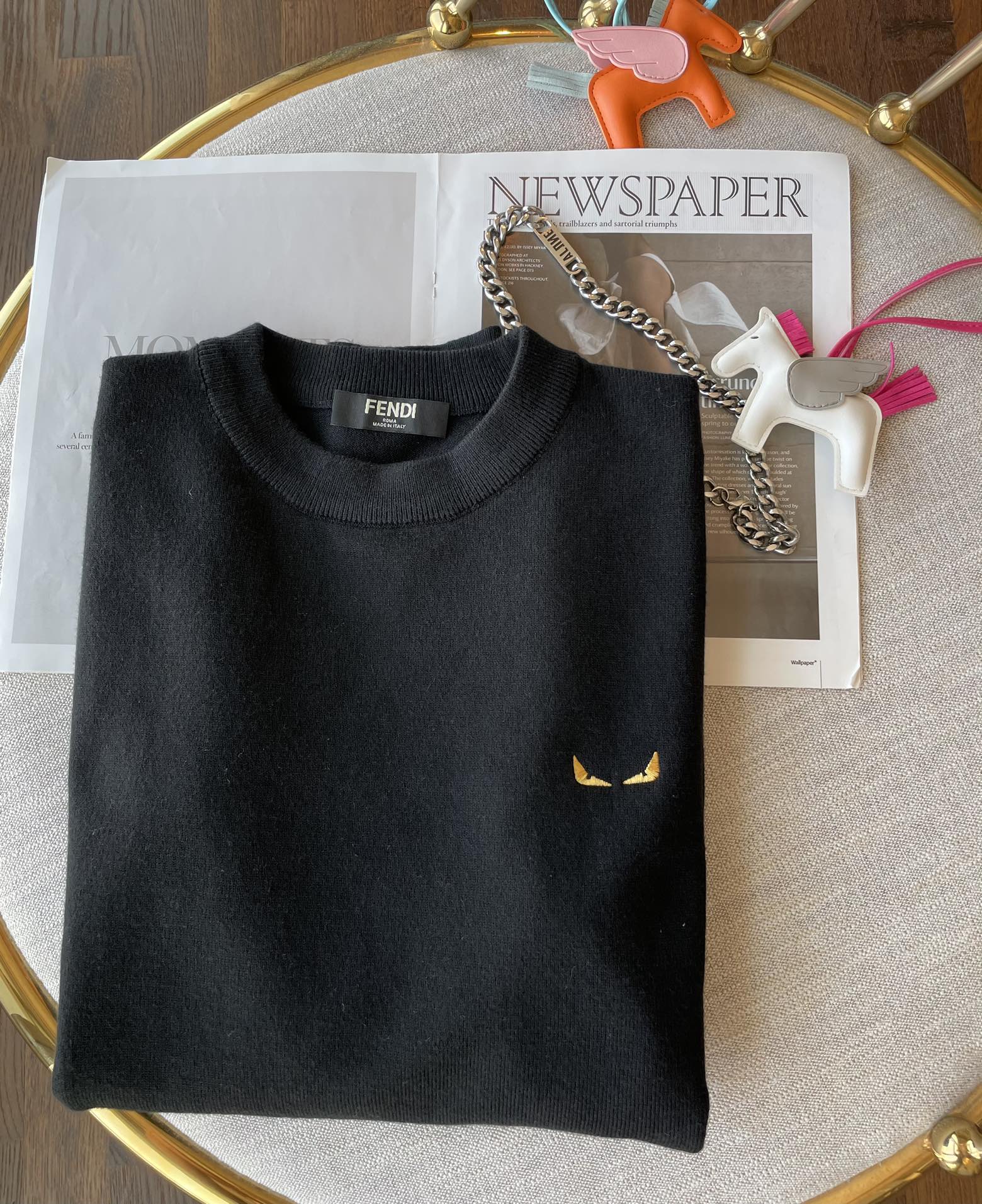 FD 2025AW秋冬新品 专柜同步 时尚别致罗纹圆领单穿打底必备款，采用羊毛混纺针织衫长袖毛衣，简约优