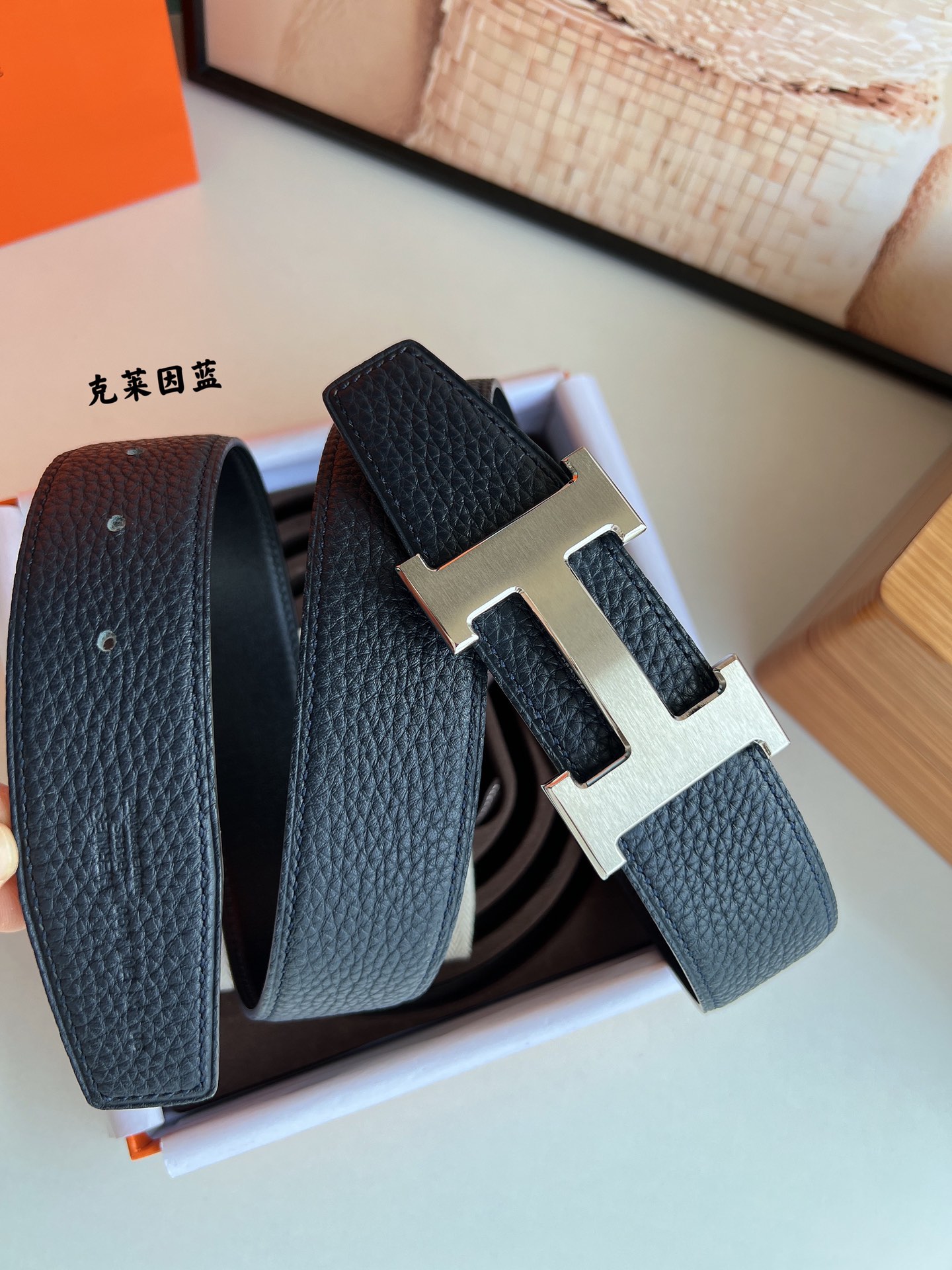 p165 代购正品级🛳爱马仕男士腰带 原单品质—随手实拍任何细节经得起检验，从材质到车线到油边到五金工艺，堪称完美，只有高品质才经得起如此随意无美颜无滤镜的真实展现，38mm的宽度适合儒雅绅士的你。